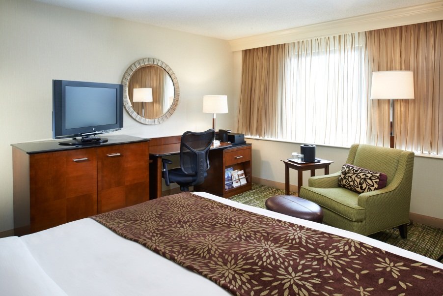 Detroit Livonia Marriott at Laurel Park Place — photo 4
